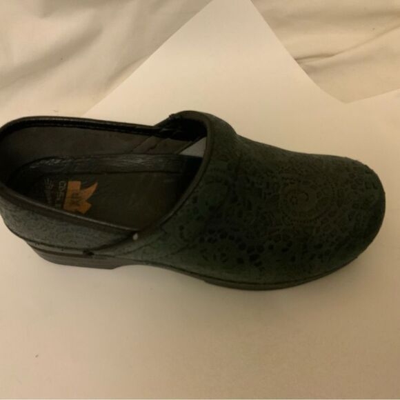 Dansko Women's Size 37 Blue tooled Leather Clogs Nursing Shoes - Picture 3 of 9